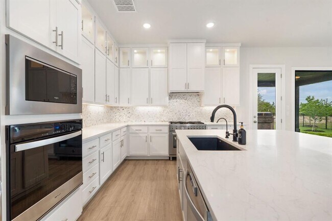 Building Photo - 504 Tomichi Trl