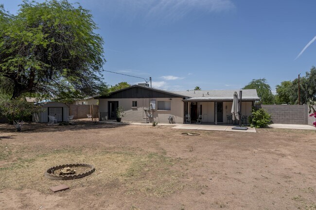 Building Photo - 1609 S Parkside Dr