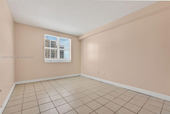 Building Photo - 50 Menores Ave