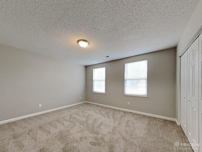 Building Photo - 661 Thornhill Dr