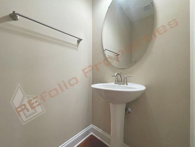 Building Photo - Lovely 3 Story 3 Bedroom 3.5 Bath 1 Car-Ga...
