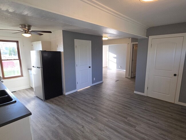 Building Photo - 2 bedroom Mukwonago home