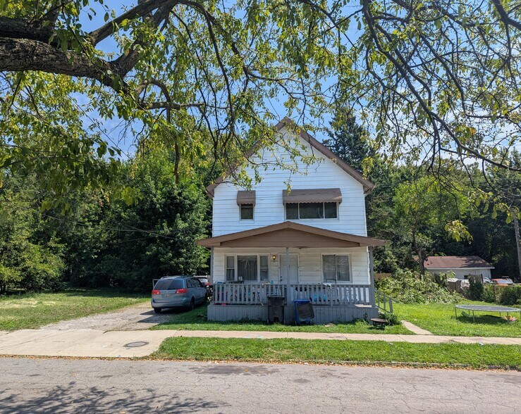 Building Photo - 3985 E 66th St