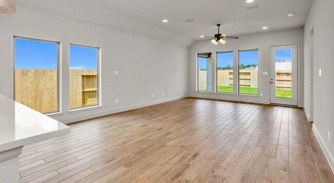 Building Photo - 1638 Lorenzo Ln