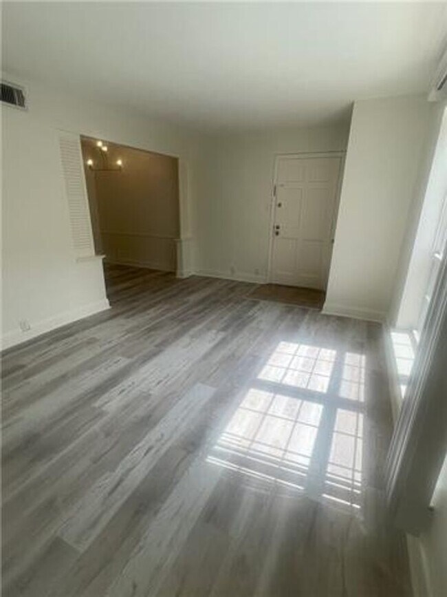 Building Photo - 3320 N Arnoult Rd