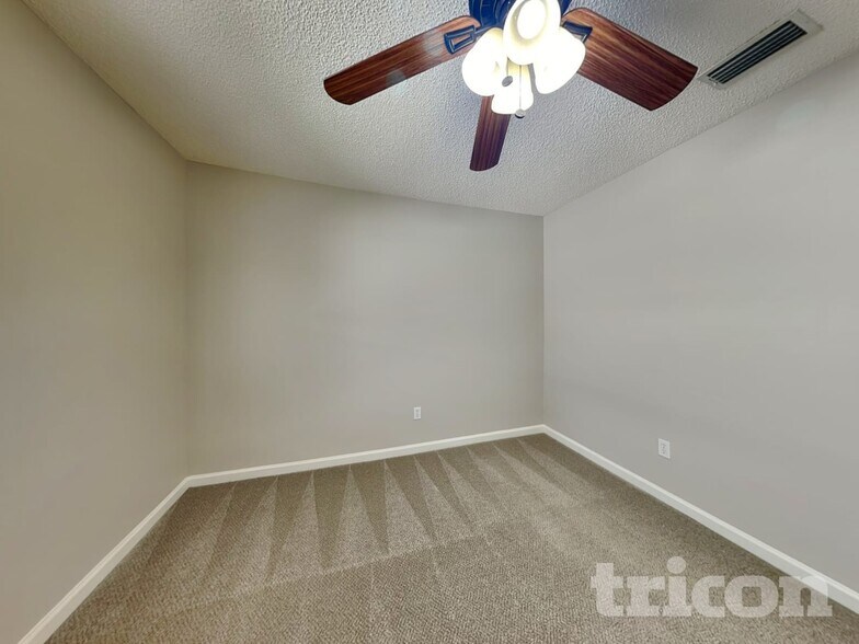 Building Photo - 2738 Ravine Hill Dr