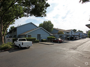 Building Photo - Woodside Glen Apartments