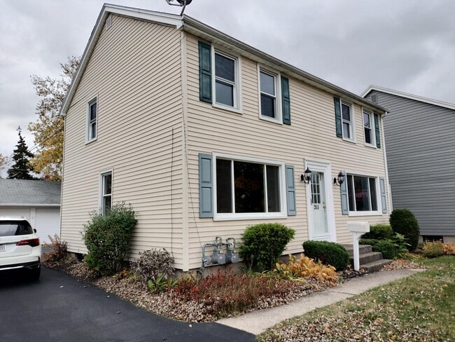 Primary Photo - 211 Ellen Dr