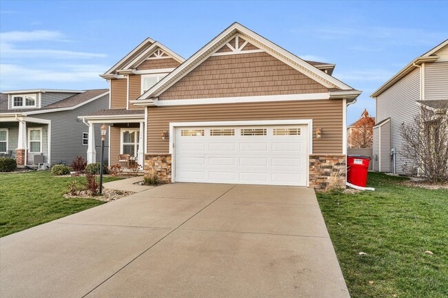 Building Photo - 2 story 4 bedroom 3.5 bath