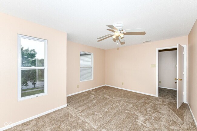 Building Photo - 1155 Redwood Dr