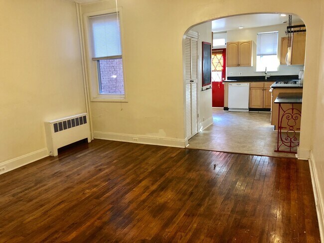 Building Photo - 3444 Chestnut Ave
