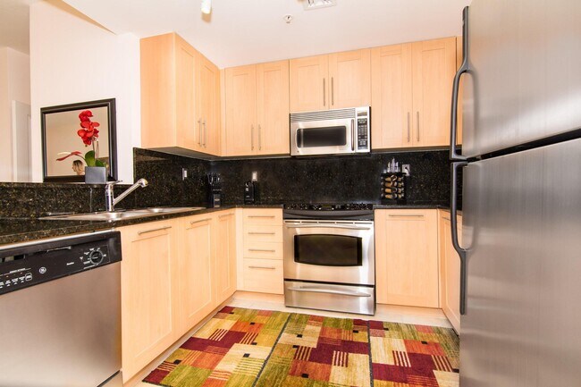 Building Photo - 511 SE 5 Ave