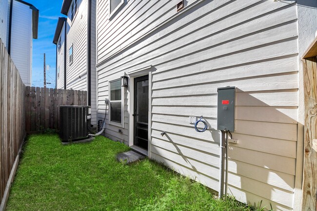 Building Photo - 4806 Cochran St