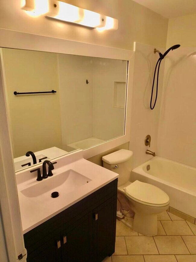 Building Photo - 2651 Country Oaks Ct