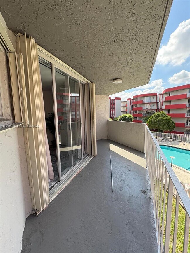 Building Photo - 1750 W 46th St