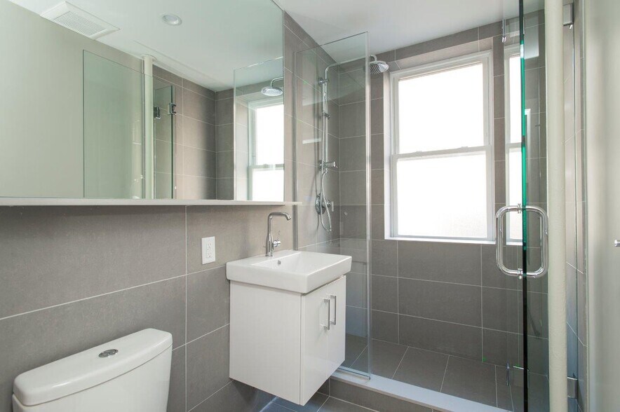 Building Photo - 136 Highland Ave