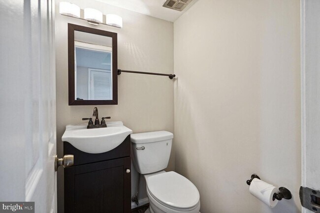 Building Photo - 8102 Pinelake Ct