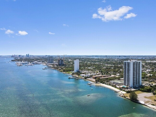 Building Photo - 5600 N Flagler Dr