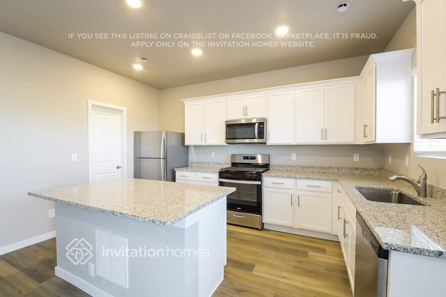 Building Photo - 970 Cascade Falls St