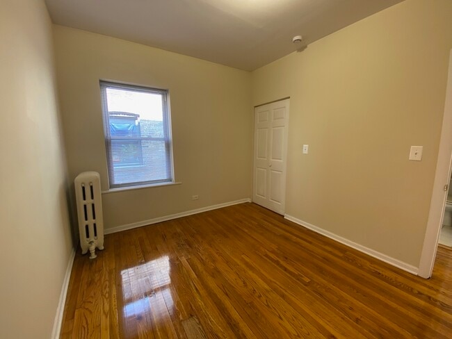 Building Photo - 1349 W Touhy Ave