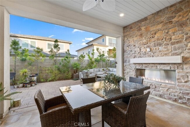 Building Photo - 70 Ray