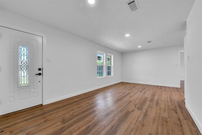 Building Photo - 1913 41st Ave N