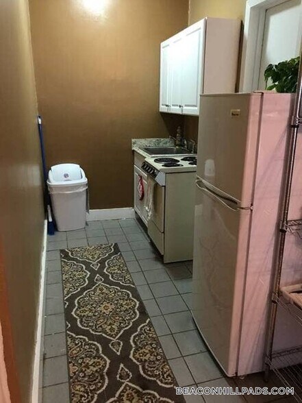 Building Photo - 40 Anderson St