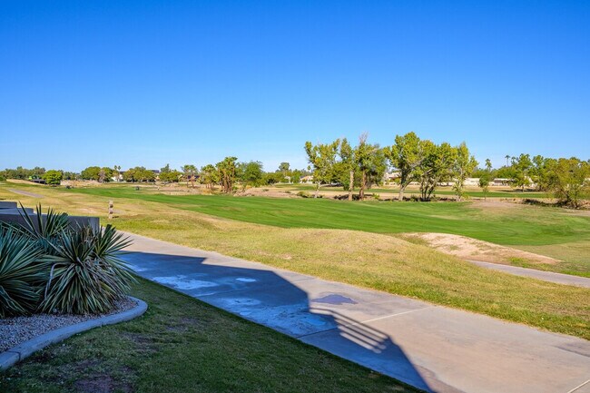 Building Photo - 4850 E Desert Cove Ave