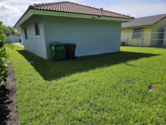 Building Photo - 20137 SW 88th Ct