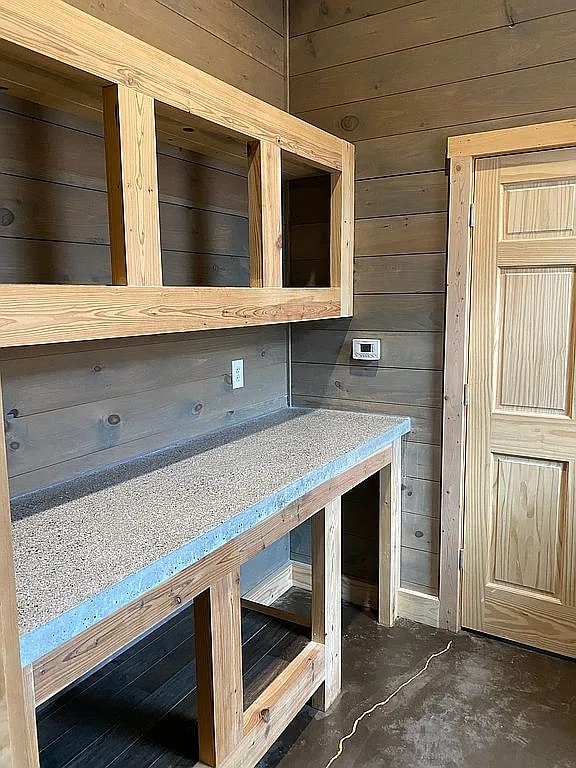 Building Photo - 978 Lakeview Dr