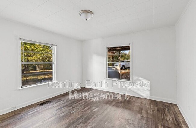 Building Photo - 929 Heflin Ave E