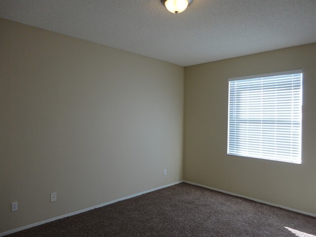 Building Photo - 451 Sand Ridge Dr