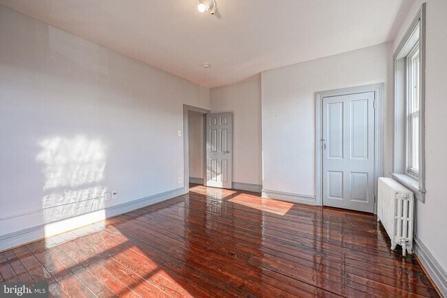 Building Photo - 1525 Tasker St