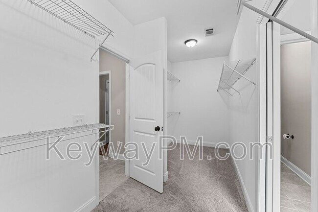 Building Photo - 716 Herrington Dr