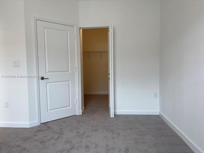 Building Photo - 2682 SE 11th Ct