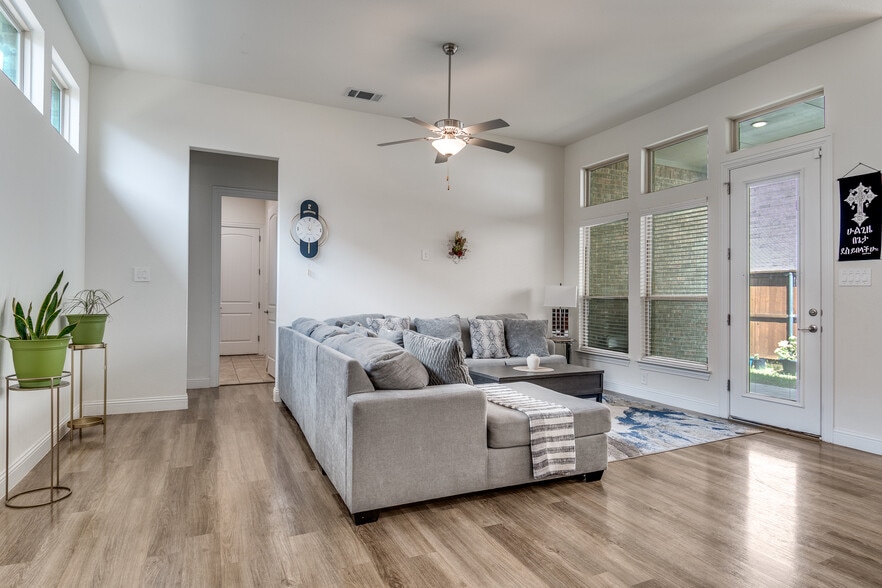 Building Photo - 1521 Buckeye Trl