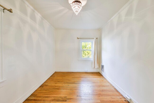 Building Photo - 30 Violet Pl