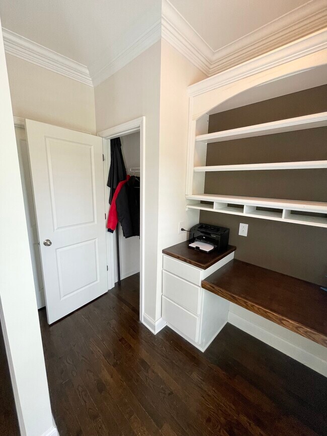 Mid-floor storage - 4697 Pine St SE