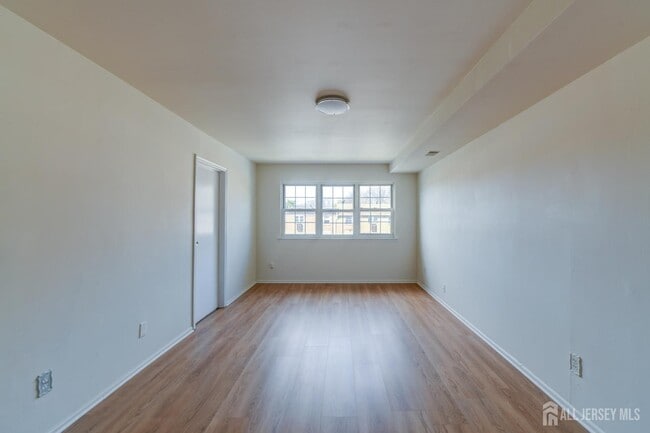 Building Photo - 6 College Dr