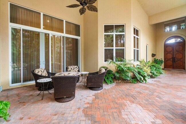 Building Photo - 128 Grand Palm Way