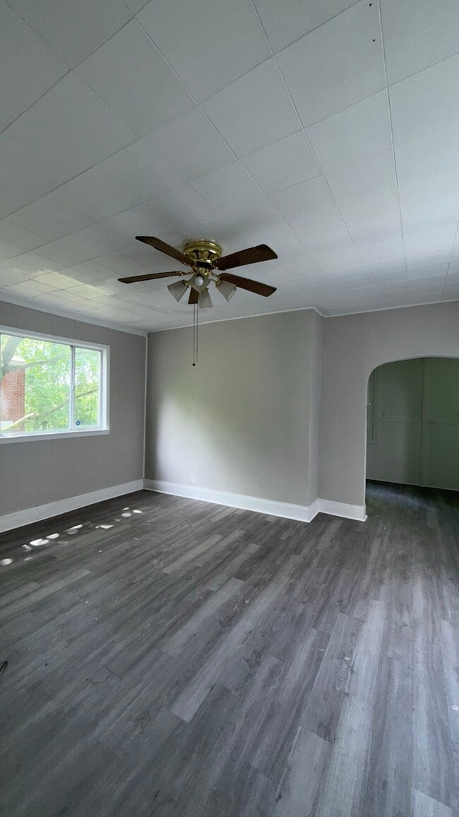 Building Photo - 2723 Merwyn Ave