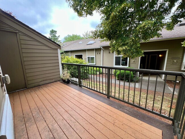 Building Photo - 4656 SW Comus Pl