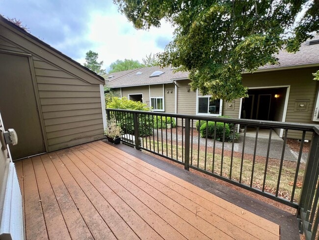 Building Photo - Beautiful 2 Bed, 2 Bath Townhome with Community Pool, Gym & Clubhouse!