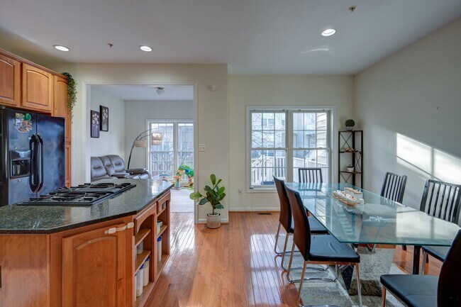 Building Photo - 8827 Montjoy Pl