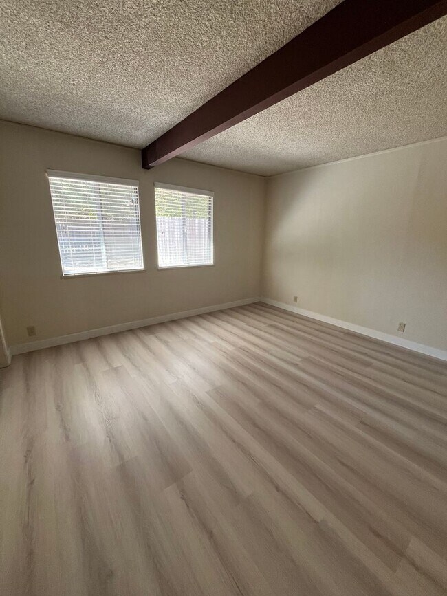 Building Photo - Adeline 615-617