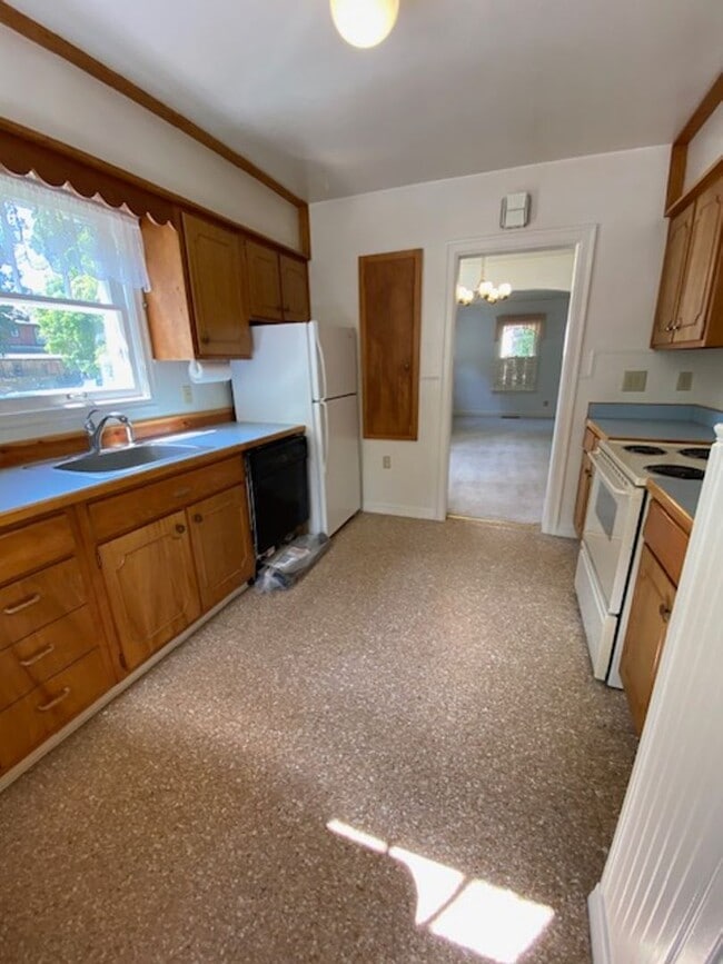 Building Photo - $2,695 / AVAILABLE NOW! 3BD Single Family Home