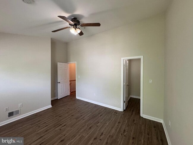 Building Photo - 6007 Rose Bay Dr