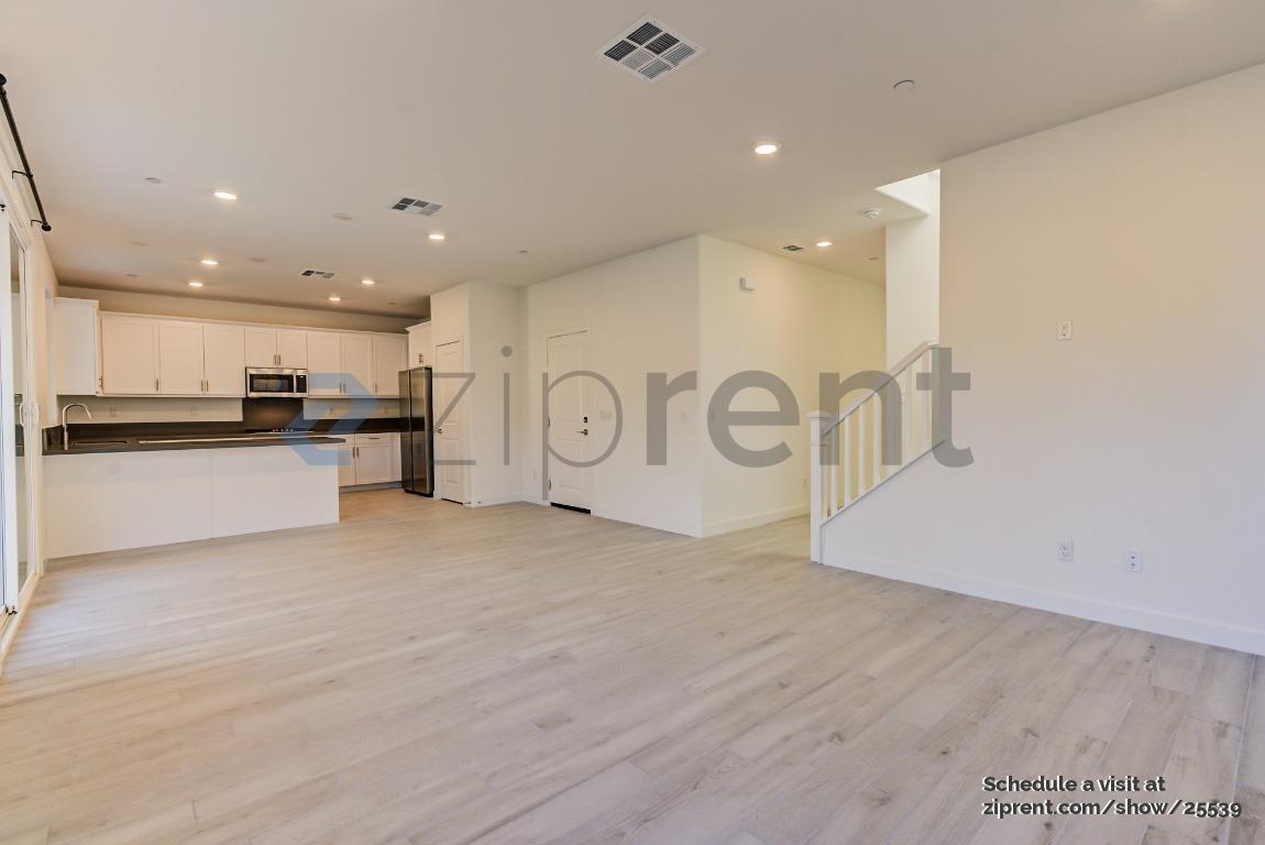 Building Photo - Unit
