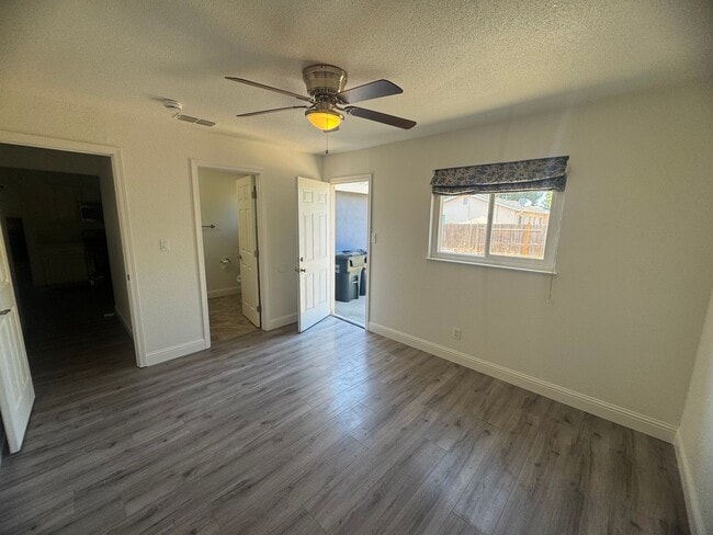 Building Photo - 4 Bedroom Home in Sacramento
