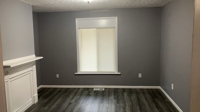 Building Photo - 105 S Irwin St